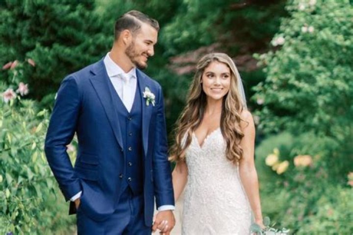 Hillary Gallagher (Mitch Trubisky’s Girlfriend) Bio – Age, Wiki, Height, Engaged, Married, Net Worth