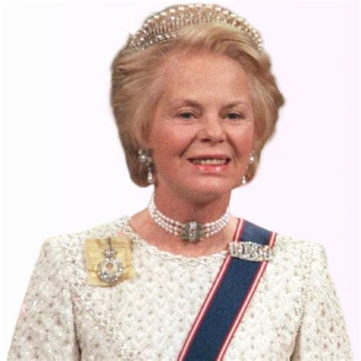 Nina Parker Age Wiki, Biography Net Worth, Married, Husband, Age, Height