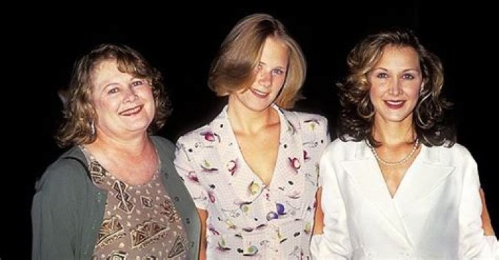 Shirley Knight’s Daughter; Sophie C. Hopkins Bio/Wiki, Age, Mother’s Death, Husband, Kids and Net Worth